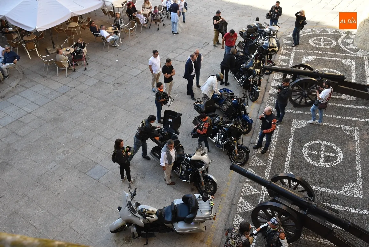 Foto 10 - Integrantes del Coru&ntilde;a Chapter Spain de Harley Davidson se acercan a Ciudad Rodrigo