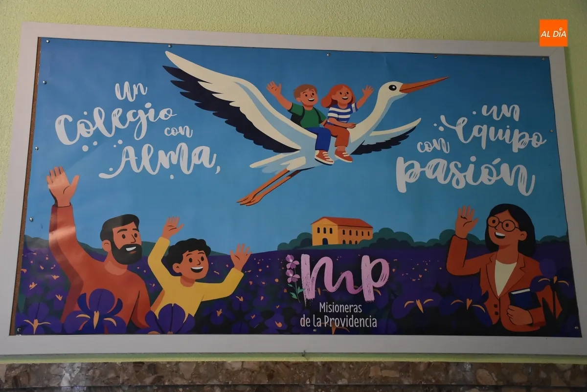 Foto 2 - Los alumnos de Secundaria de Misioneras-Santa Teresa conforman su propio arco&iacute;ris