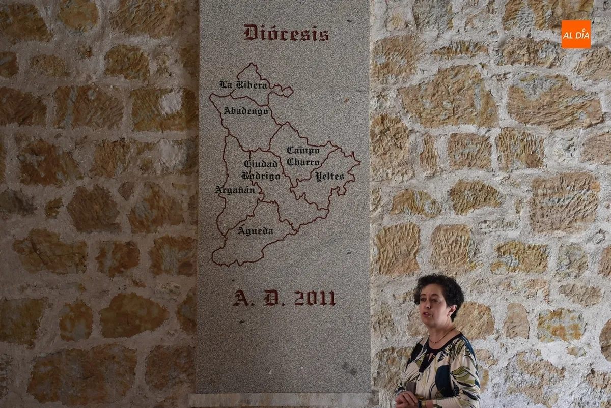 Foto 7 - Unas veinte personas descubren la zona noble del Palacio Episcopal