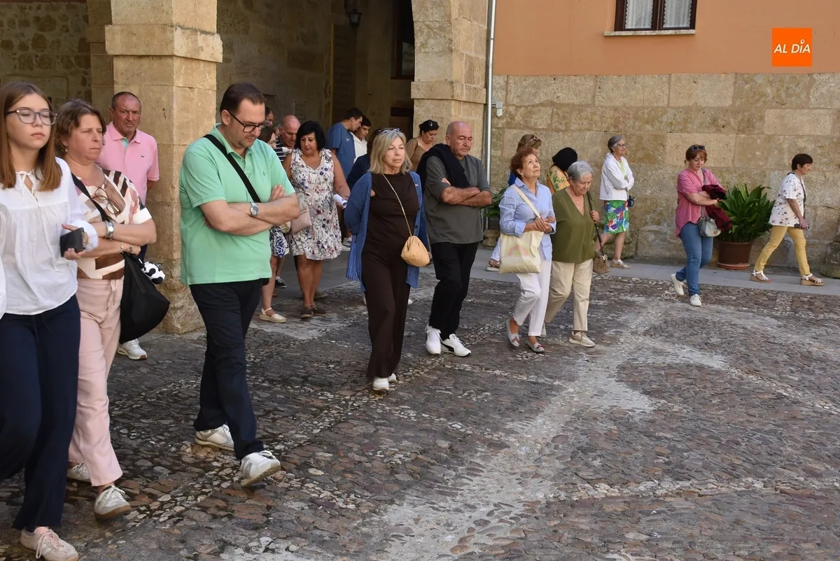 Foto 4 - Unas veinte personas descubren la zona noble del Palacio Episcopal