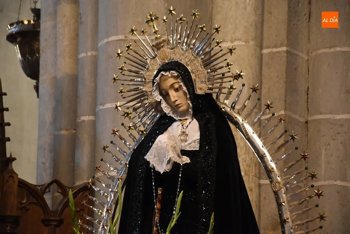 Foto 2 - Preparada la Virgen de La Soledad para su procesi&oacute;n de este domingo