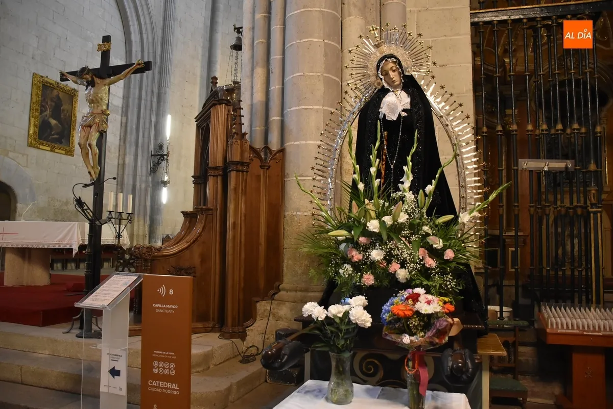 Foto 3 - Preparada la Virgen de La Soledad para su procesi&oacute;n de este domingo