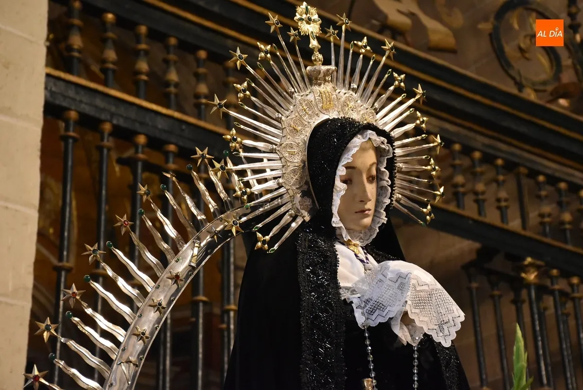 Foto 4 - Preparada la Virgen de La Soledad para su procesi&oacute;n de este domingo