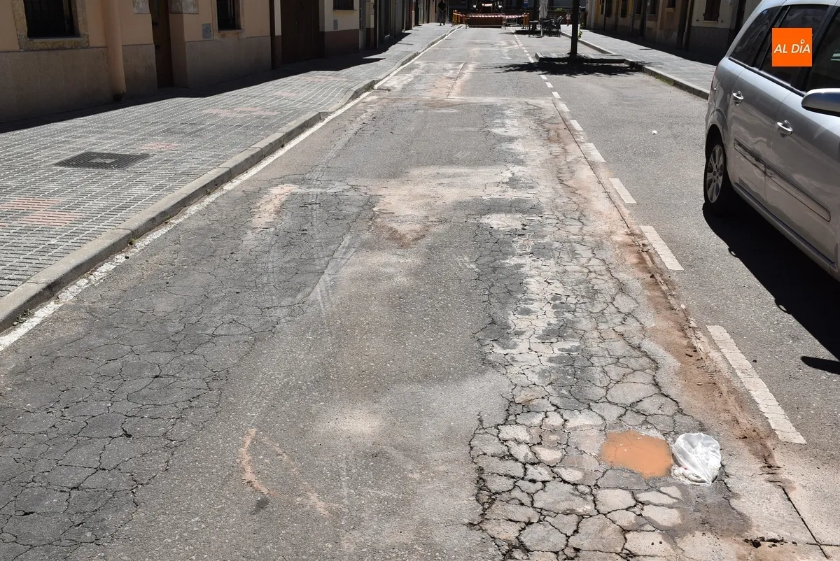 Foto 2 - En marcha la intervenci&oacute;n para reparar la calzada de la calle C&aacute;rcabas