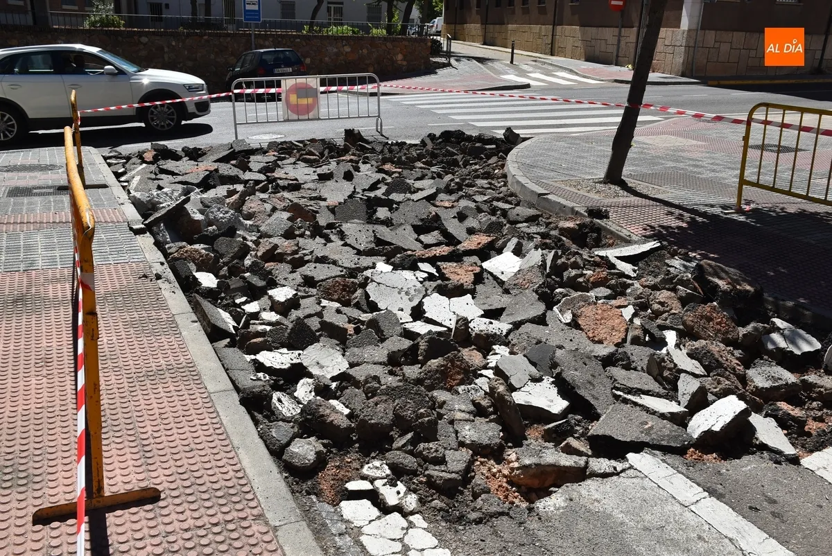 Foto 6 - En marcha la intervenci&oacute;n para reparar la calzada de la calle C&aacute;rcabas