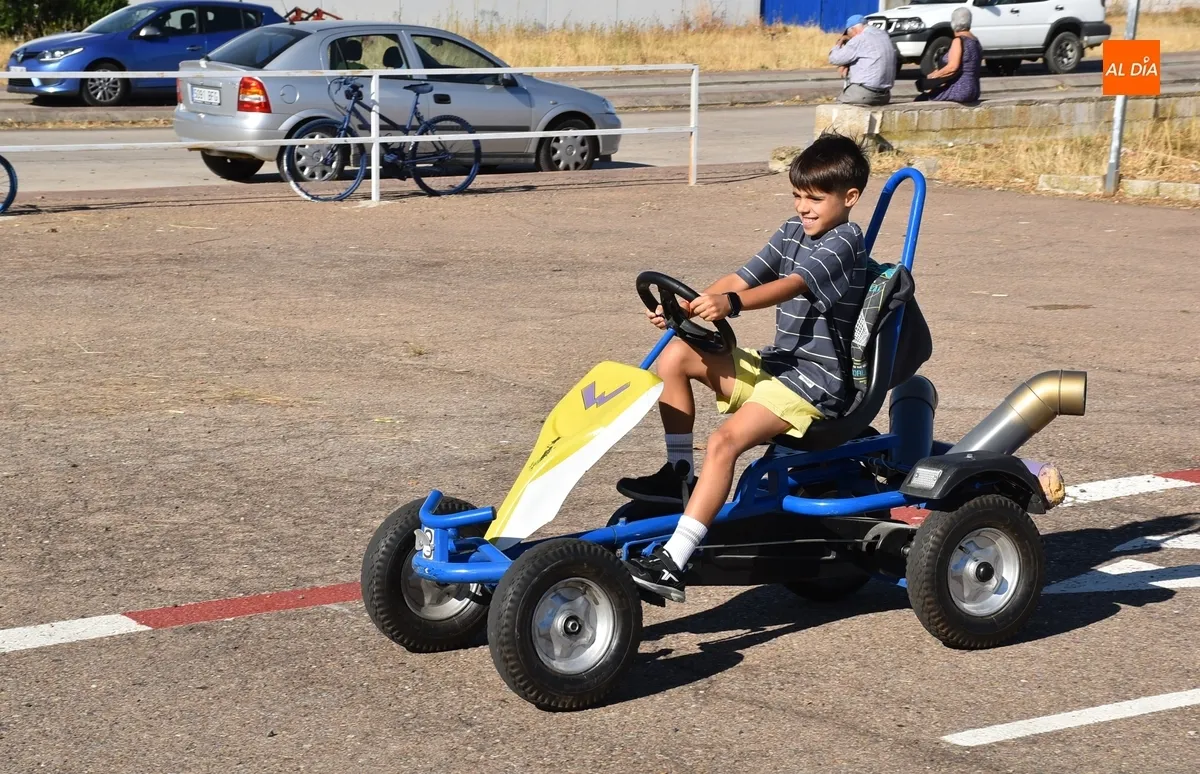 Foto 4 - Alumnos del Colegio Mir&oacute;briga se suben a karts a pedales por la Semana de la Movilidad