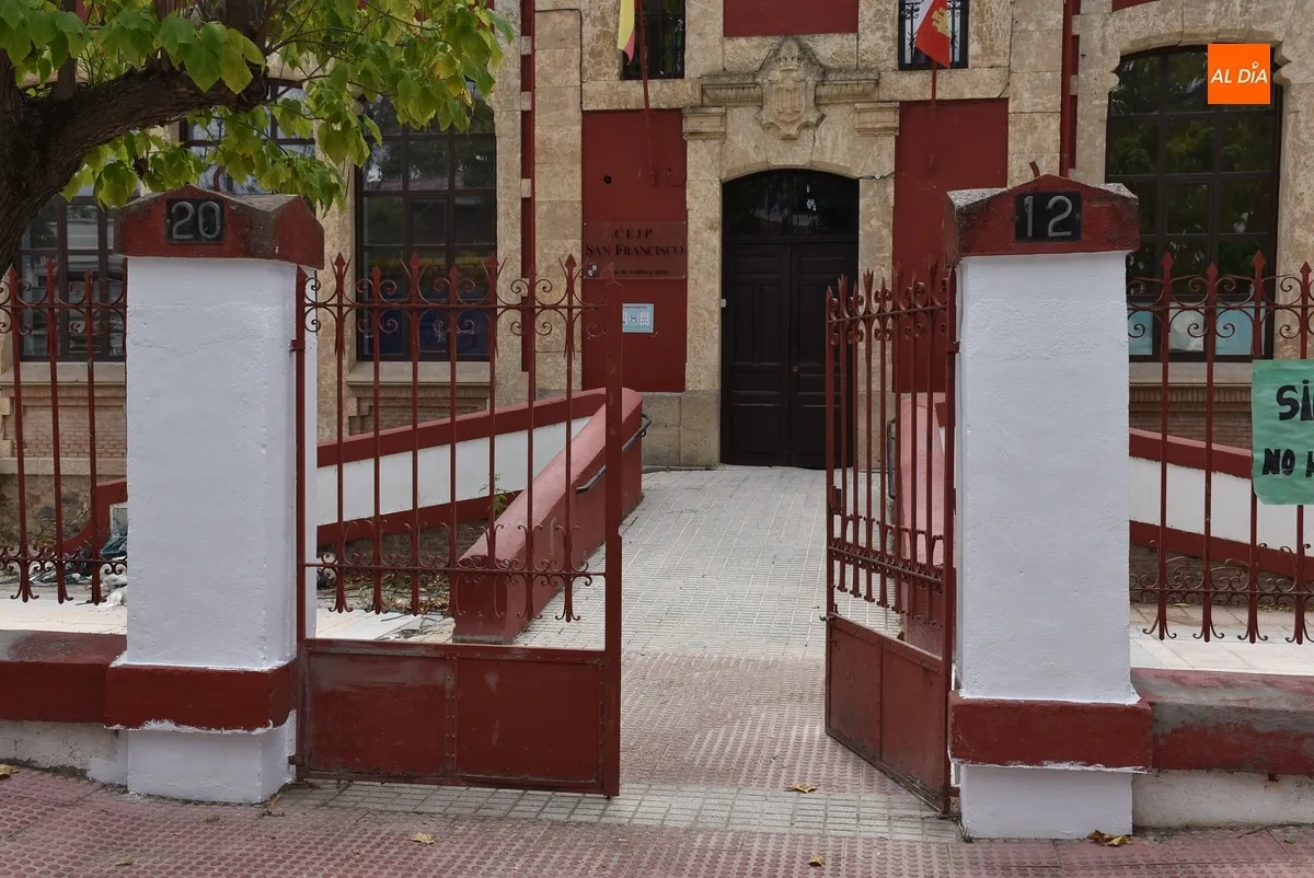 Foto 2 - Los centros educativos reabren sus puertas mientras unos cuantos comercios se marchan de vacaciones