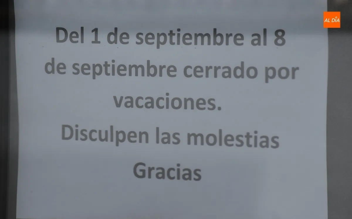 Foto 3 - Los centros educativos reabren sus puertas mientras unos cuantos comercios se marchan de vacaciones