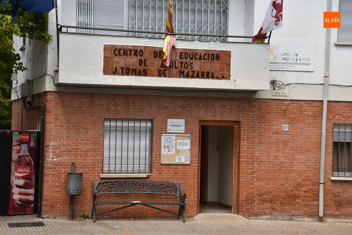 Foto 4 - Los centros educativos reabren sus puertas mientras unos cuantos comercios se marchan de vacaciones