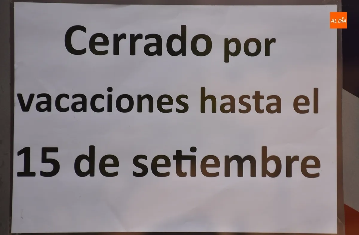 Foto 6 - Los centros educativos reabren sus puertas mientras unos cuantos comercios se marchan de vacaciones