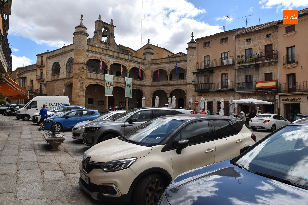 Los vehículos ya pueden volver a aparcar y a girar en el ágora mirobrigense