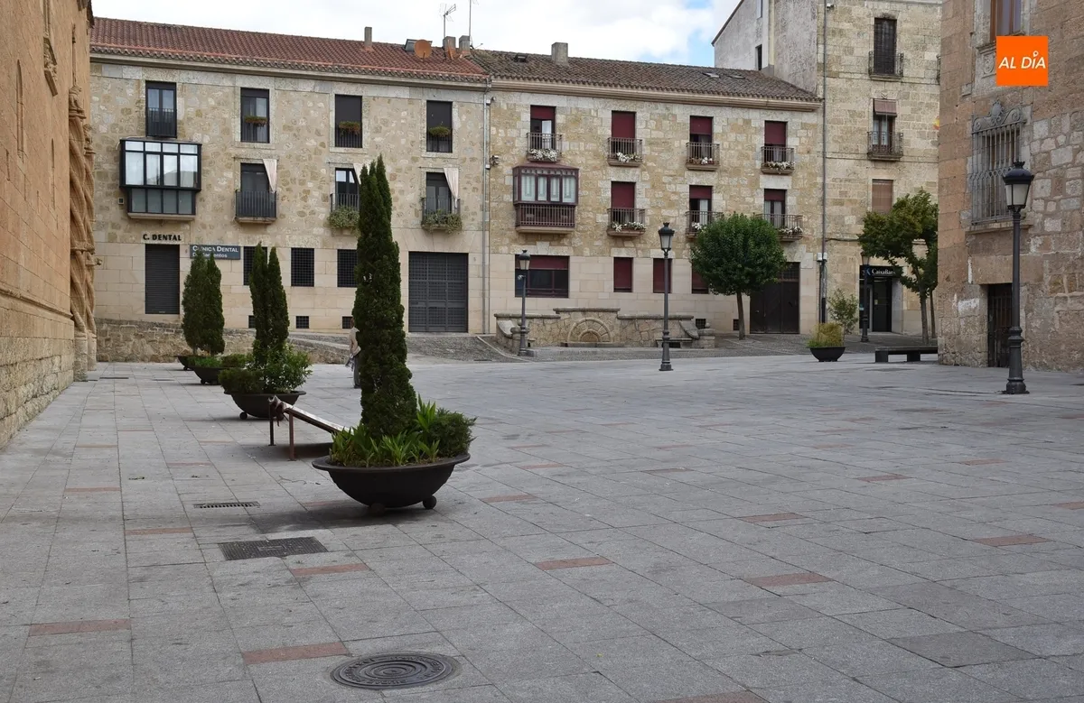 Foto 3 - Los veh&iacute;culos ya pueden volver a aparcar y a girar en el &aacute;gora mirobrigense