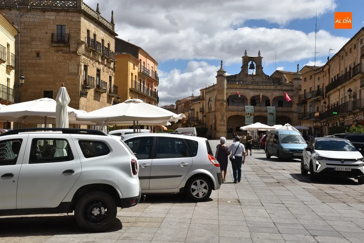 Foto 4 - Los veh&iacute;culos ya pueden volver a aparcar y a girar en el &aacute;gora mirobrigense