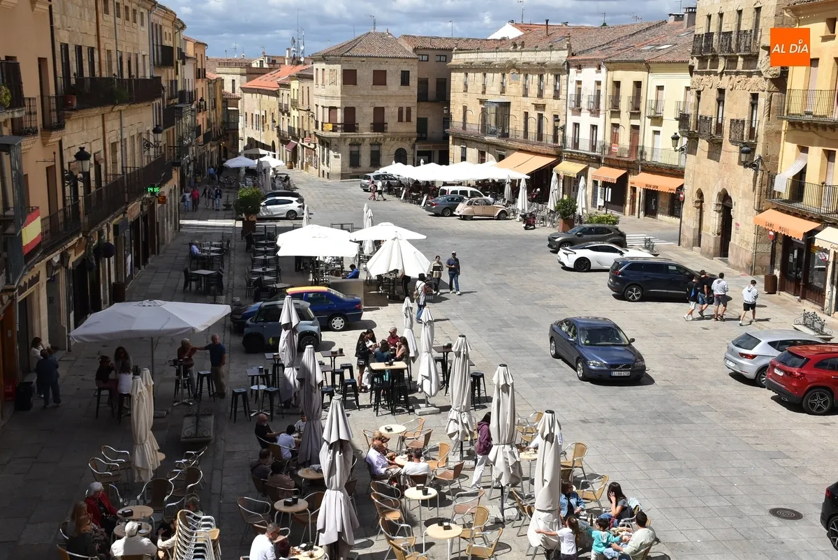 Foto 5 - Los veh&iacute;culos ya pueden volver a aparcar y a girar en el &aacute;gora mirobrigense