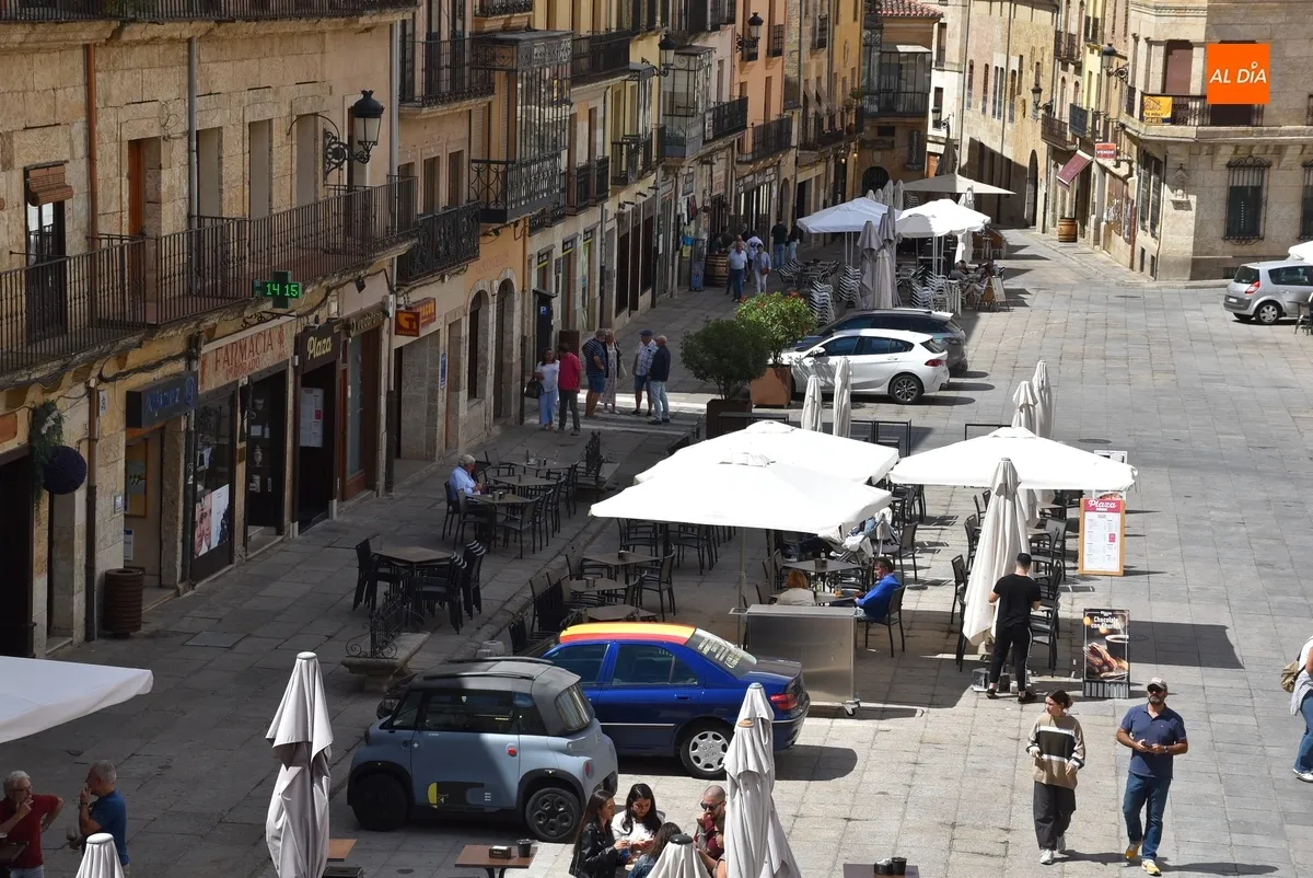 Foto 7 - Los veh&iacute;culos ya pueden volver a aparcar y a girar en el &aacute;gora mirobrigense