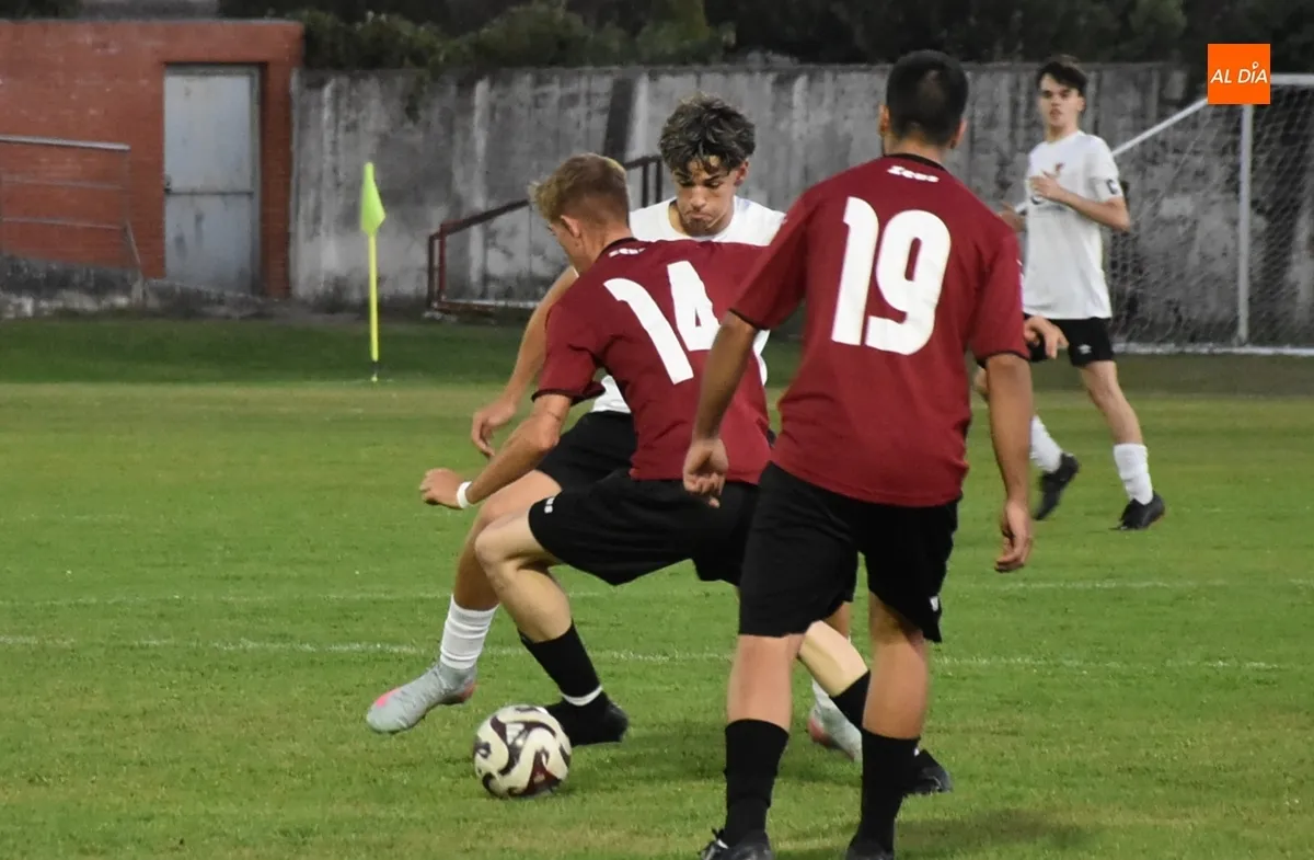 Foto 4 - La UD Mirobrigense se adjudica la 1&ordf; edici&oacute;n de su Trofeo gracias a un doblete de Fran Sastre