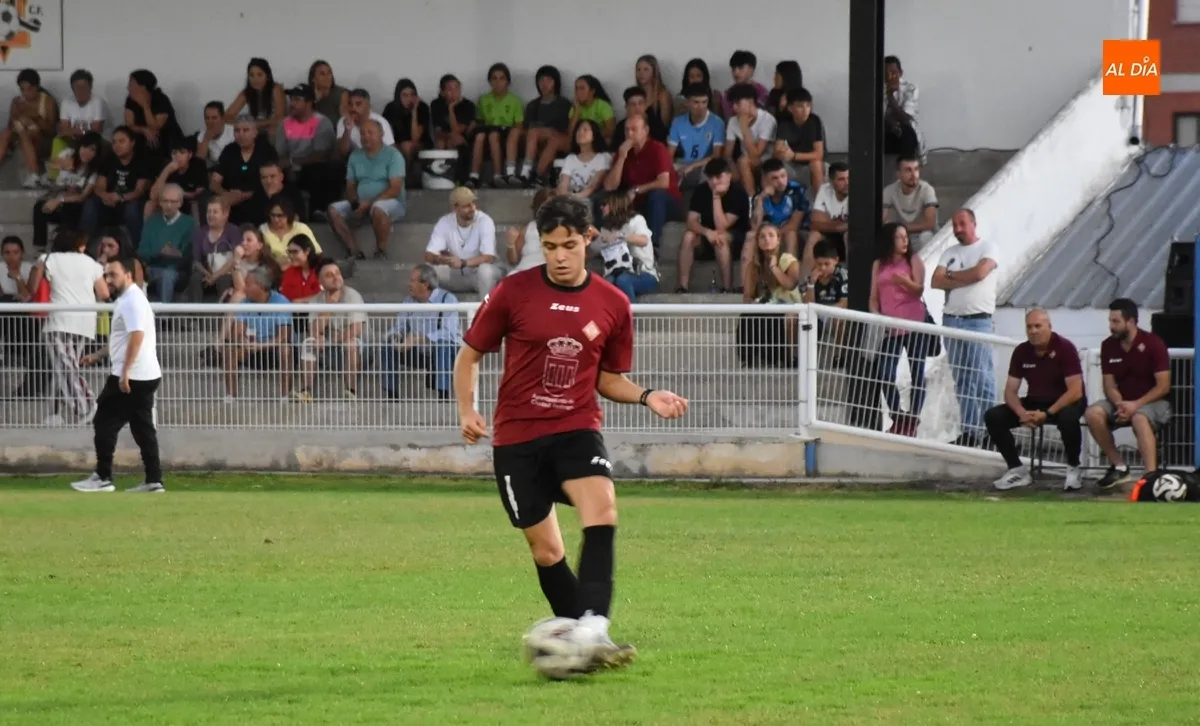 Foto 6 - La UD Mirobrigense se adjudica la 1&ordf; edici&oacute;n de su Trofeo gracias a un doblete de Fran Sastre