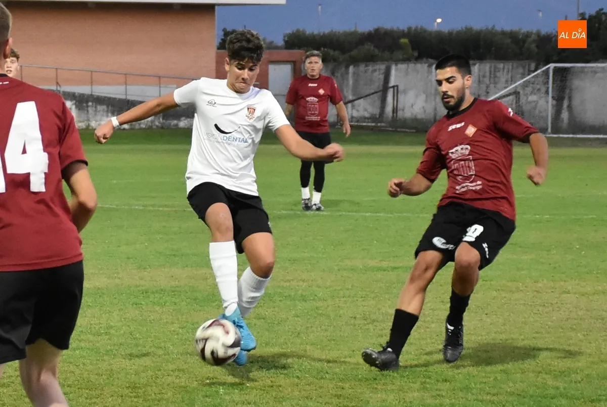 Foto 9 - La UD Mirobrigense se adjudica la 1&ordf; edici&oacute;n de su Trofeo gracias a un doblete de Fran Sastre
