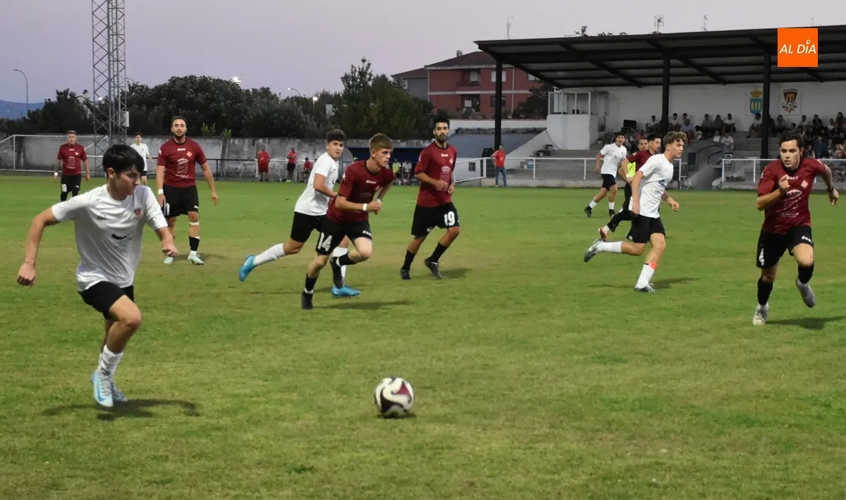 Foto 10 - La UD Mirobrigense se adjudica la 1&ordf; edici&oacute;n de su Trofeo gracias a un doblete de Fran Sastre