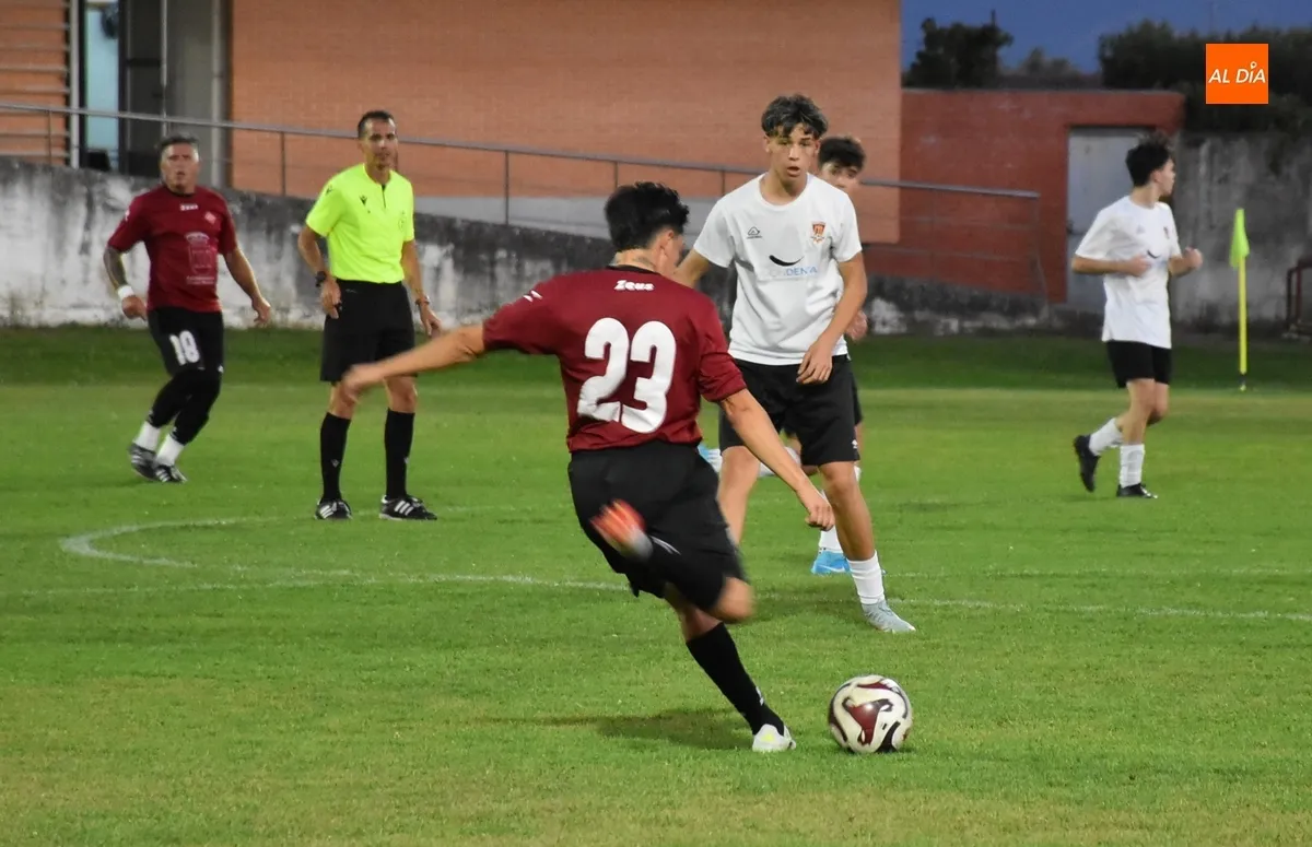Foto 11 - La UD Mirobrigense se adjudica la 1&ordf; edici&oacute;n de su Trofeo gracias a un doblete de Fran Sastre