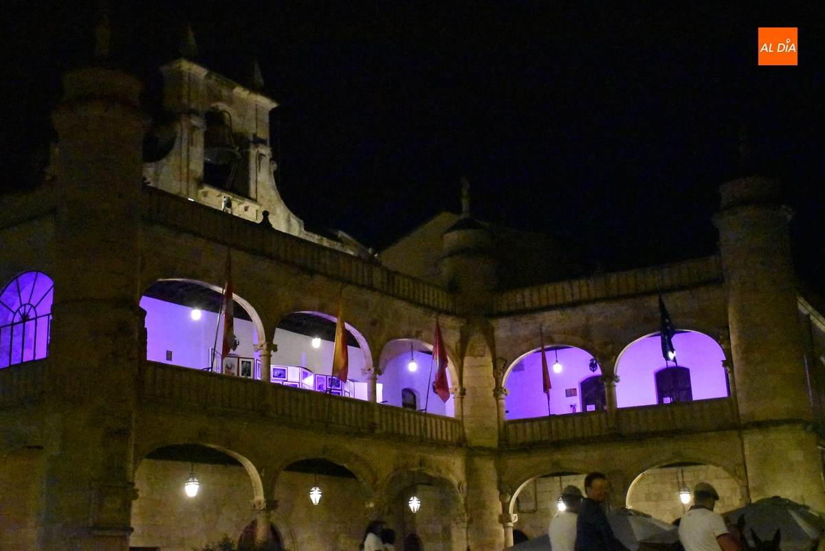 La Casa Consistorial y el Sol del Sistema Solar lucen de morado contra el Alzheimer