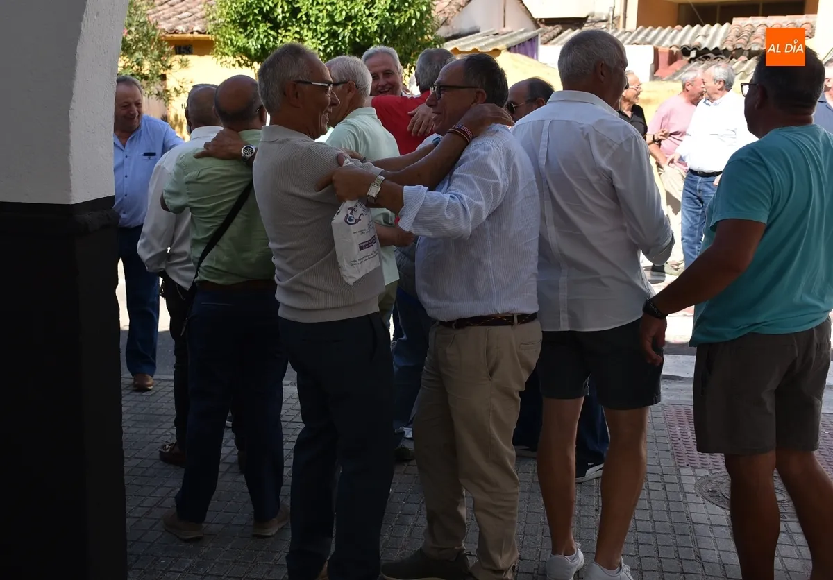 Foto 5 - Unos 80 veteranos de distintas &eacute;pocas del Ciudad Rodrigo CF viven una jornada de confraternizaci&oacute;n