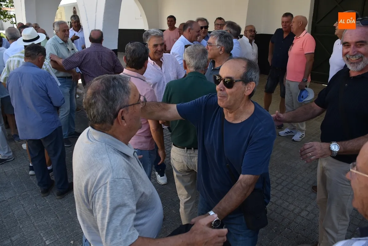Foto 9 - Unos 80 veteranos de distintas &eacute;pocas del Ciudad Rodrigo CF viven una jornada de confraternizaci&oacute;n