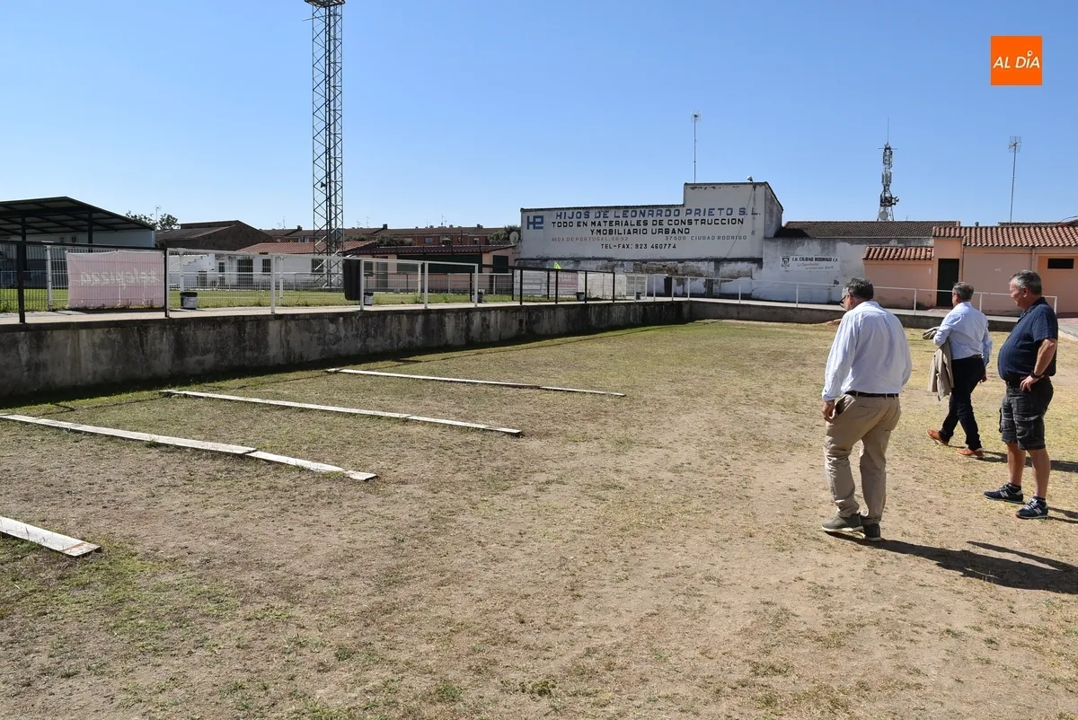 Foto 11 - Unos 80 veteranos de distintas &eacute;pocas del Ciudad Rodrigo CF viven una jornada de confraternizaci&oacute;n