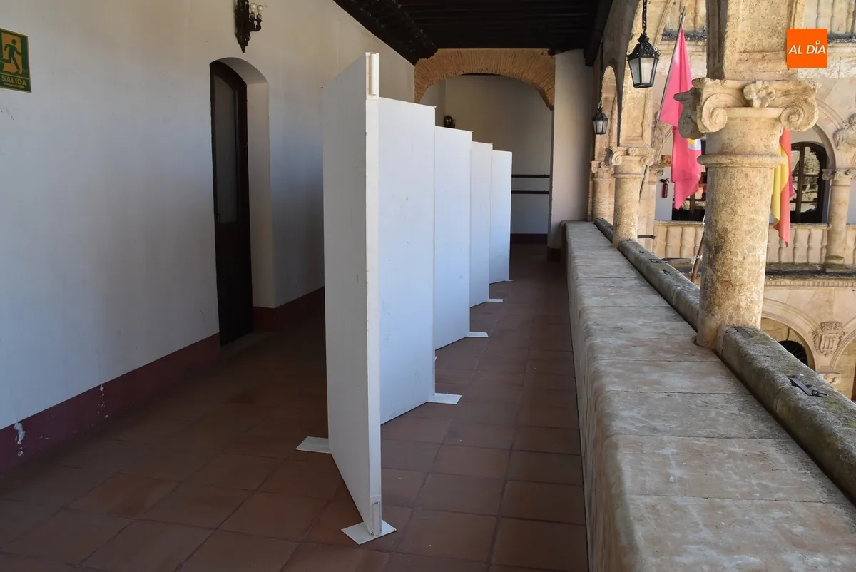 Foto 5 - Empieza a configurarse la ampliada pista de arena de la Plaza Mayor
