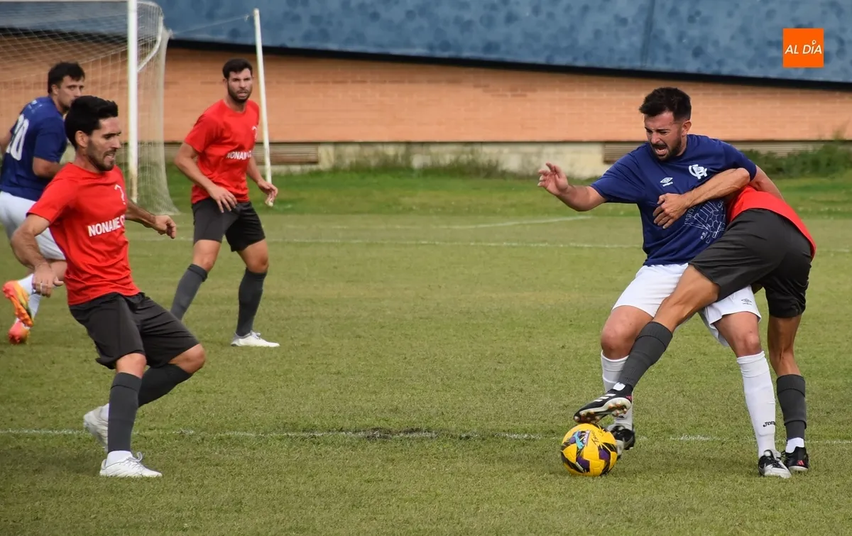 Foto 6 - El Ciudad Rodrigo pierde justo al final un intenso partido de m&aacute;s pruebas ante un rival liguero
