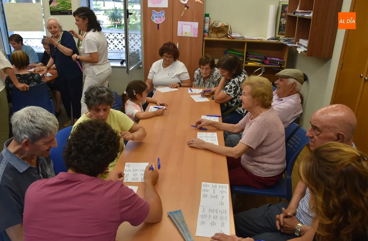 Foto 5 - Animad&iacute;simo bingo musical para arrancar los actos por el D&iacute;a Mundial del Alzheimer