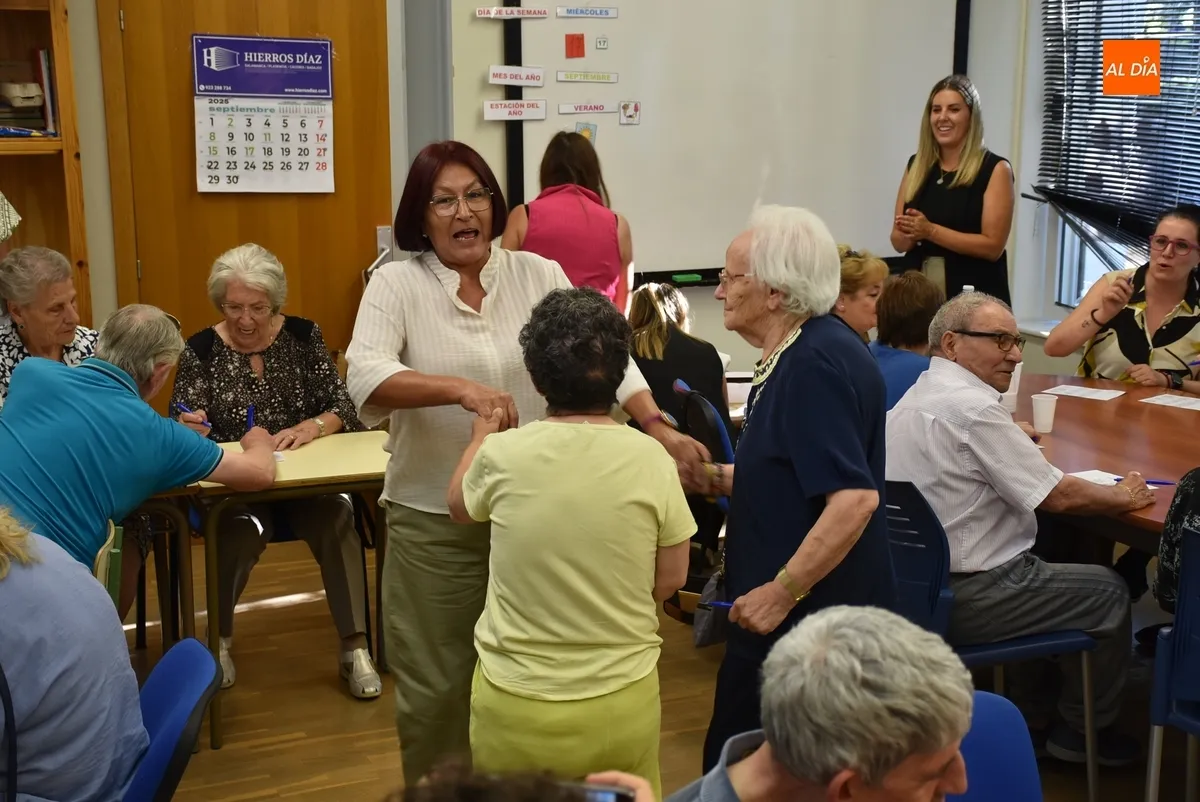 Foto 8 - Animad&iacute;simo bingo musical para arrancar los actos por el D&iacute;a Mundial del Alzheimer