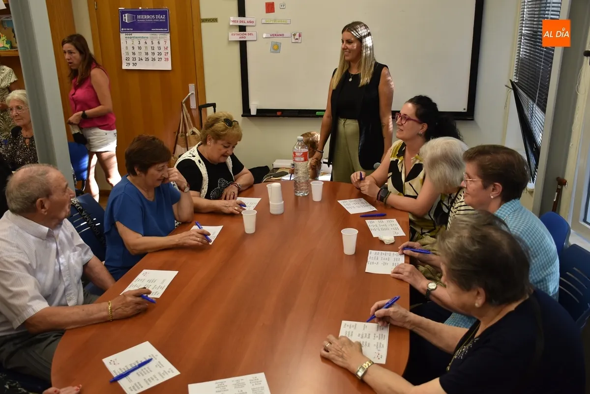 Foto 9 - Animad&iacute;simo bingo musical para arrancar los actos por el D&iacute;a Mundial del Alzheimer
