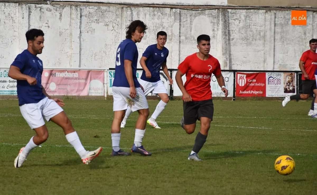 Foto 8 - El Ciudad Rodrigo pierde justo al final un intenso partido de m&aacute;s pruebas ante un rival liguero