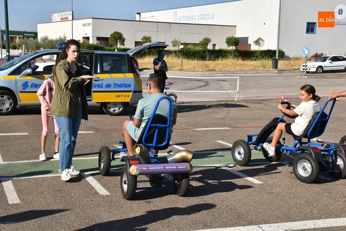 Foto 9 - Los alumnos de 6&ordm; de San Francisco aprenden seguridad vial subidos a karts a pedales