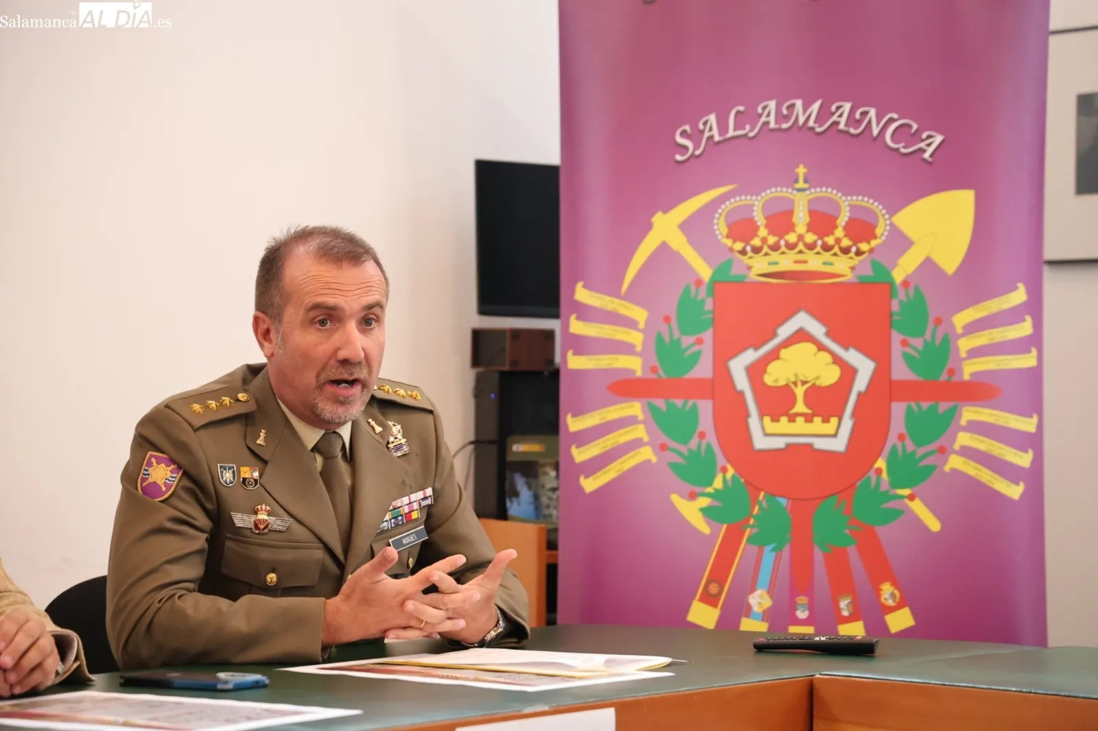 Foto 2 - Villamayor acoger&aacute; una solemne Jura de Bandera para civiles el 5 de octubre: todos los detalles para participar