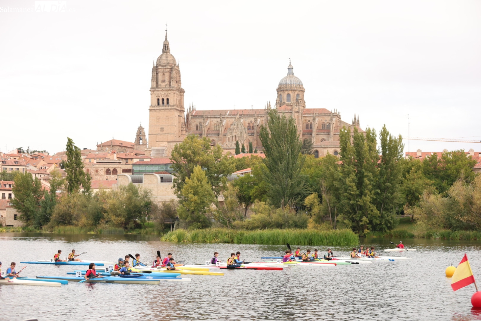 Salamanca acoge la última regata del Campeonato Regional de Piragüismo con 150 participantes en el río Tormes (FOTOS)