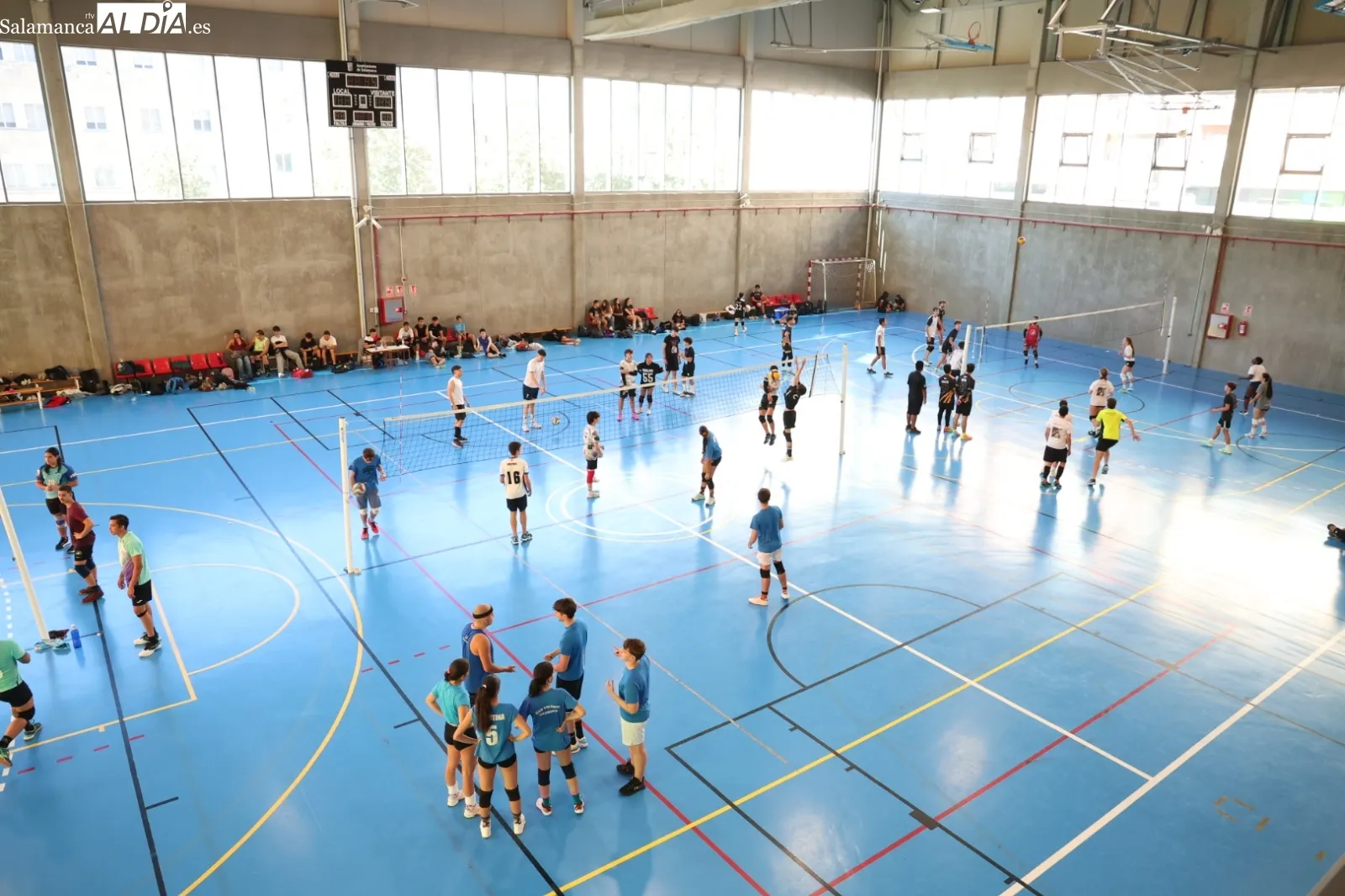 Foto 3 - FOTOS | El voleibol se convierte en protagonista de las Ferias con el tradicional torneo del Club Voleibol Salamanca