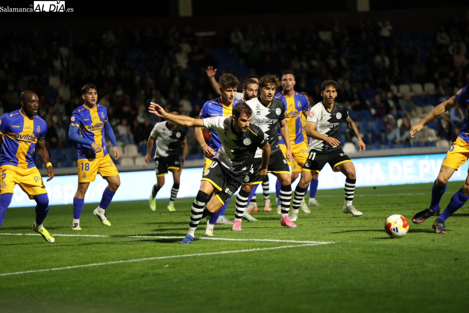 FOTOS Y VÍDEO | El VAR ya le da puntos a Unionistas con una remontada de locura ante el Avilés para que Mario Simón comience ganando (3-2)