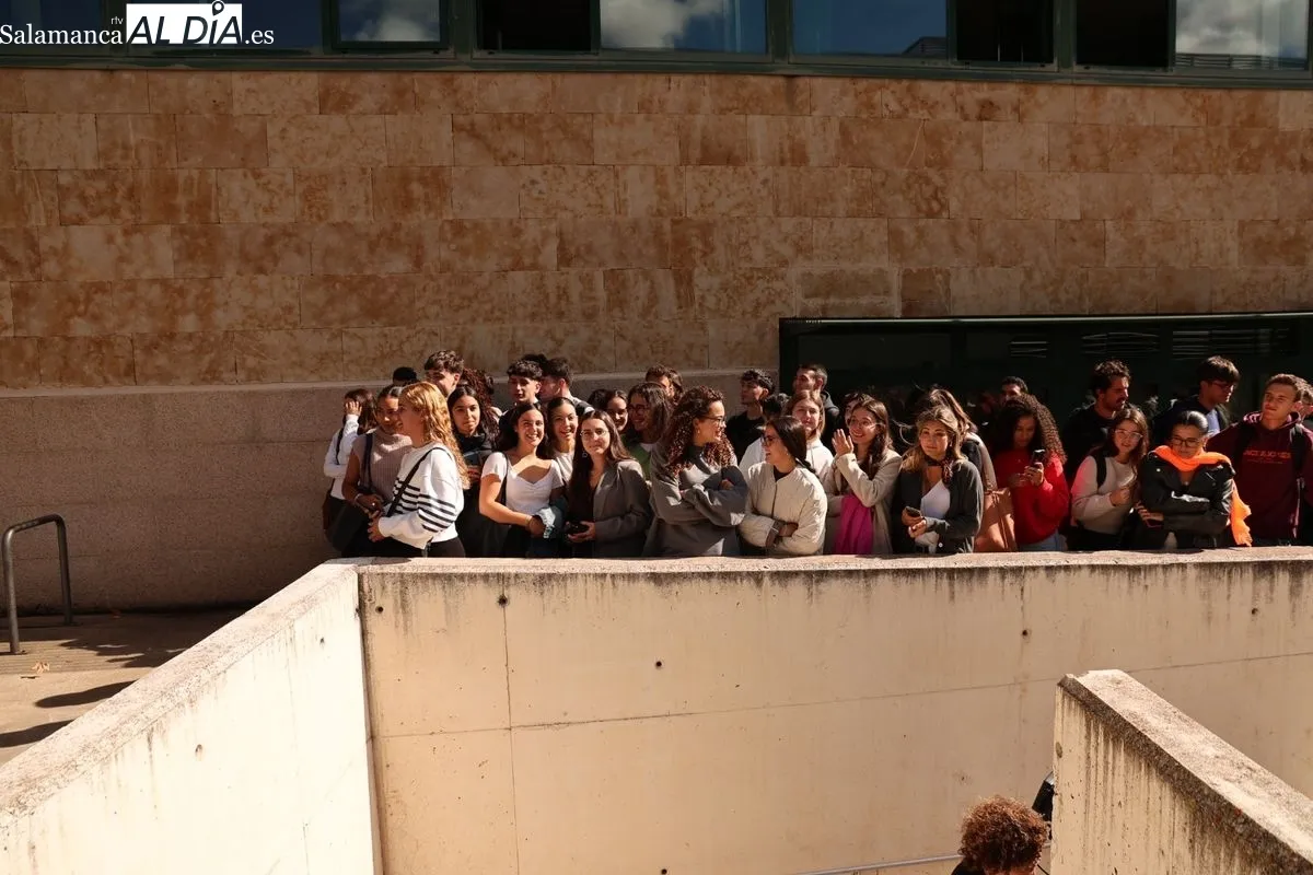 La reina Letizia, recibida en Salamanca entre gritos de '¡Viva la Reina!' y '¡Viva España!' | FOTOS: David Sañudo 