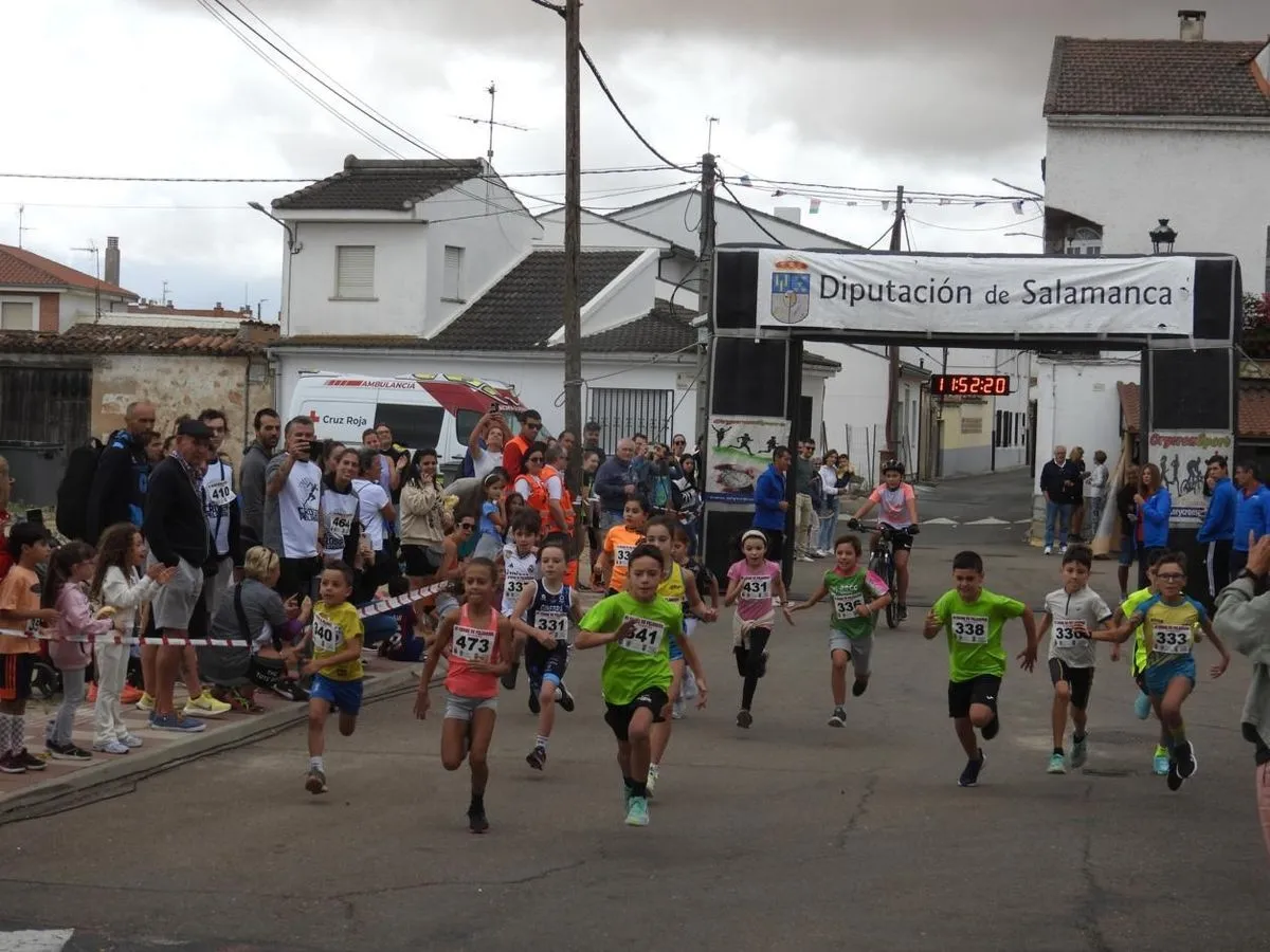 Foto 15 - FOTOS | Iv&aacute;n Roade y Ver&oacute;nica Rodr&iacute;guez se imponen en un exitoso y solidario XI Cross de Pelabravo