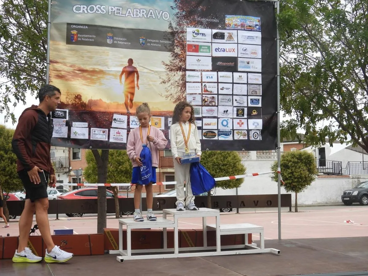 Foto 11 - FOTOS | Iv&aacute;n Roade y Ver&oacute;nica Rodr&iacute;guez se imponen en un exitoso y solidario XI Cross de Pelabravo