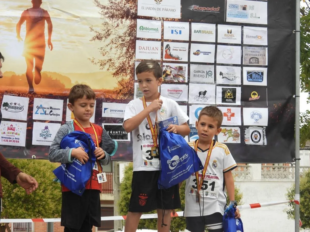 Foto 10 - FOTOS | Iv&aacute;n Roade y Ver&oacute;nica Rodr&iacute;guez se imponen en un exitoso y solidario XI Cross de Pelabravo