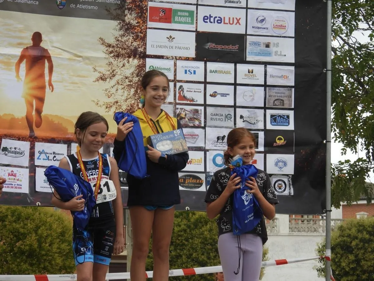 Foto 9 - FOTOS | Iv&aacute;n Roade y Ver&oacute;nica Rodr&iacute;guez se imponen en un exitoso y solidario XI Cross de Pelabravo