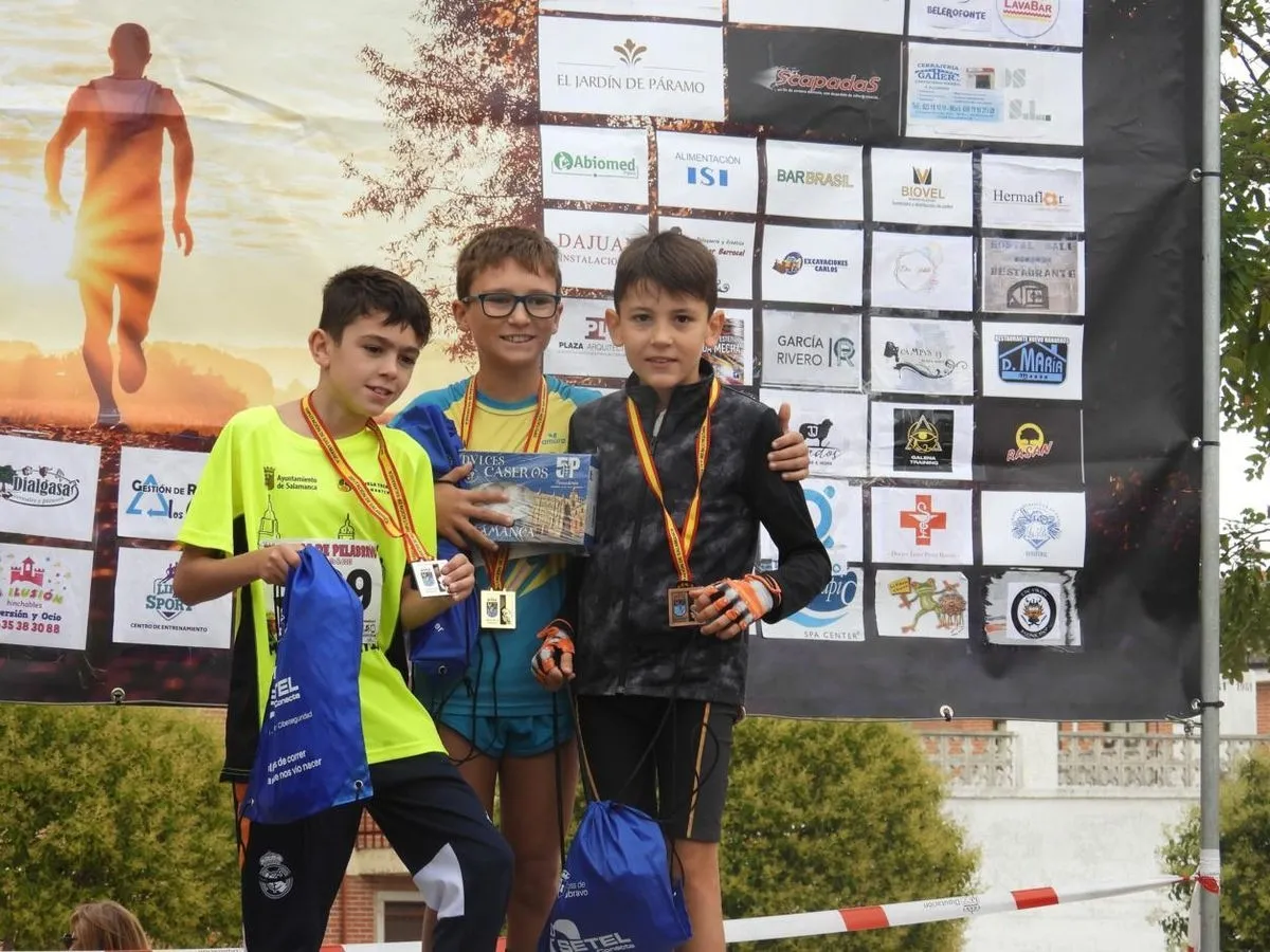 Foto 8 - FOTOS | Iv&aacute;n Roade y Ver&oacute;nica Rodr&iacute;guez se imponen en un exitoso y solidario XI Cross de Pelabravo