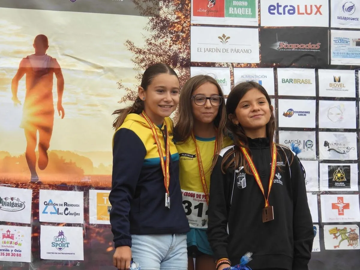 Foto 7 - FOTOS | Iv&aacute;n Roade y Ver&oacute;nica Rodr&iacute;guez se imponen en un exitoso y solidario XI Cross de Pelabravo