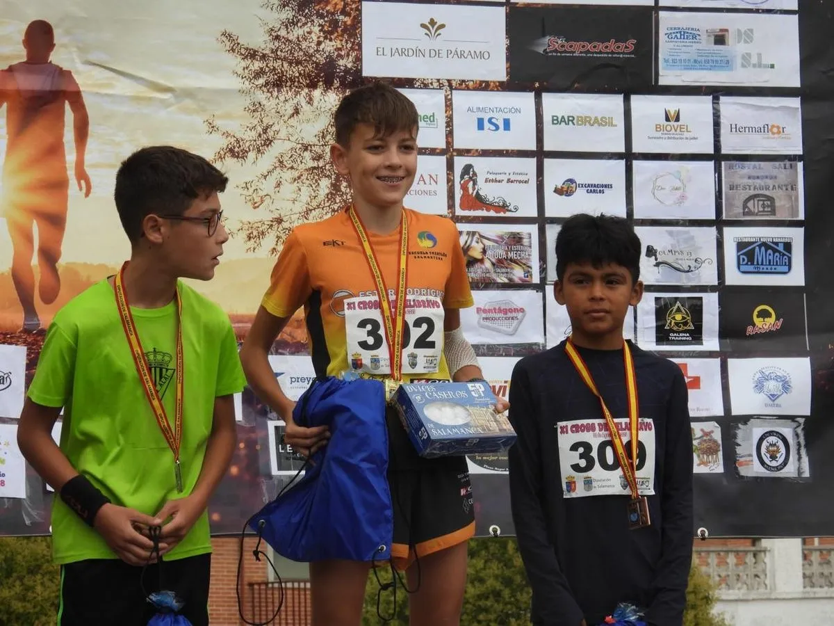 Foto 6 - FOTOS | Iv&aacute;n Roade y Ver&oacute;nica Rodr&iacute;guez se imponen en un exitoso y solidario XI Cross de Pelabravo