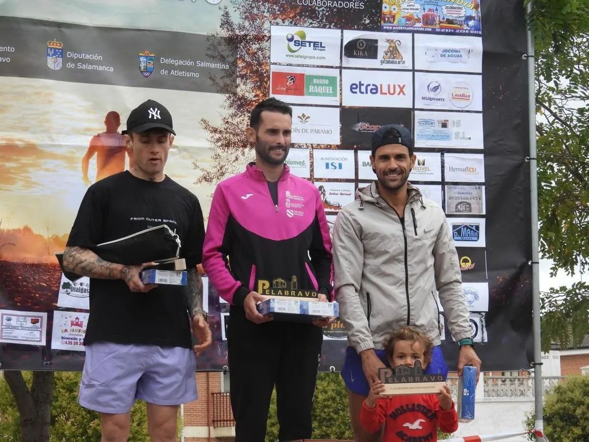 Foto 4 - FOTOS | Iv&aacute;n Roade y Ver&oacute;nica Rodr&iacute;guez se imponen en un exitoso y solidario XI Cross de Pelabravo