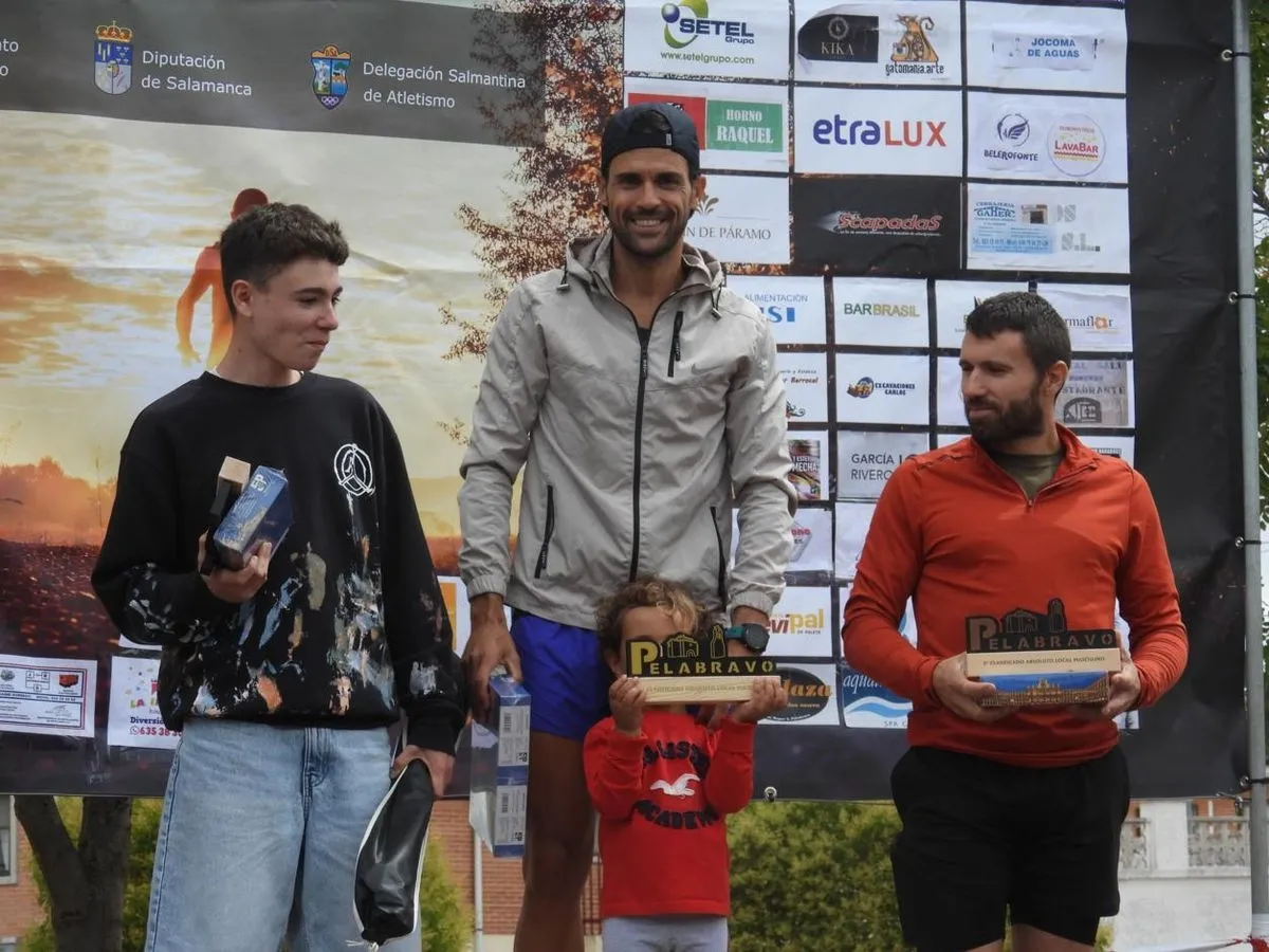 Foto 3 - FOTOS | Iv&aacute;n Roade y Ver&oacute;nica Rodr&iacute;guez se imponen en un exitoso y solidario XI Cross de Pelabravo