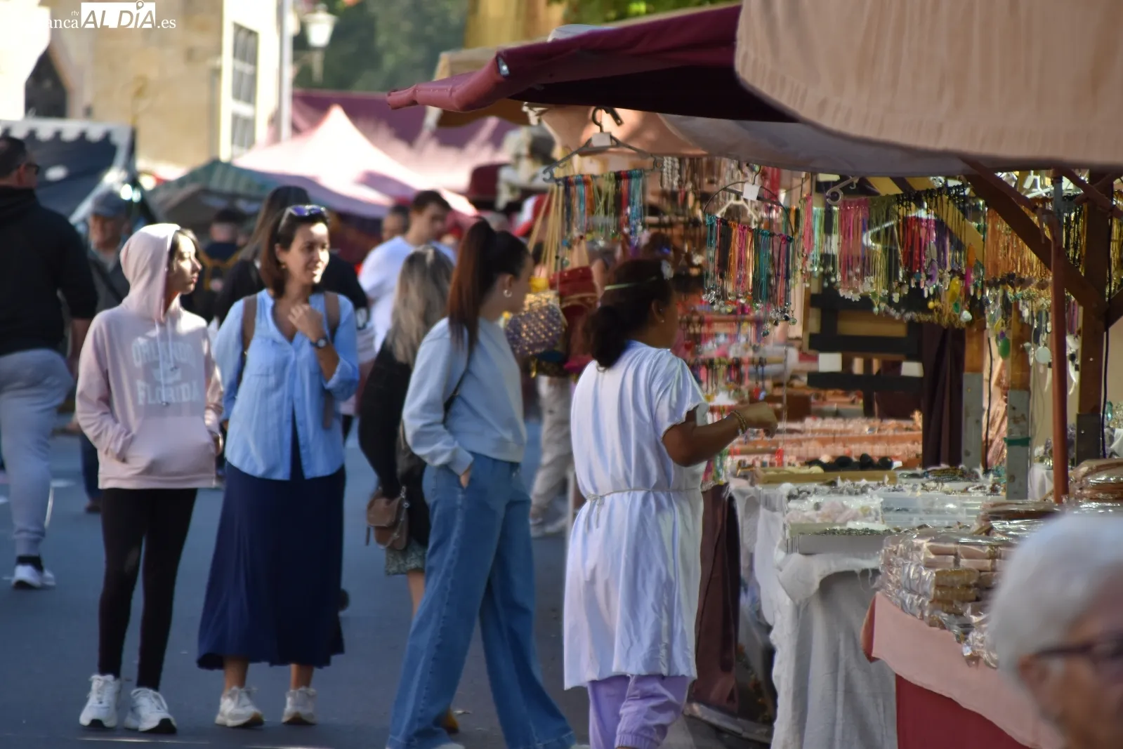 Arranca el Mercado Medieval en Salamanca con cuatro días de espectáculos, artesanía y concursos. Fotos de Miguel González